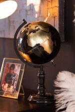 Globe décor